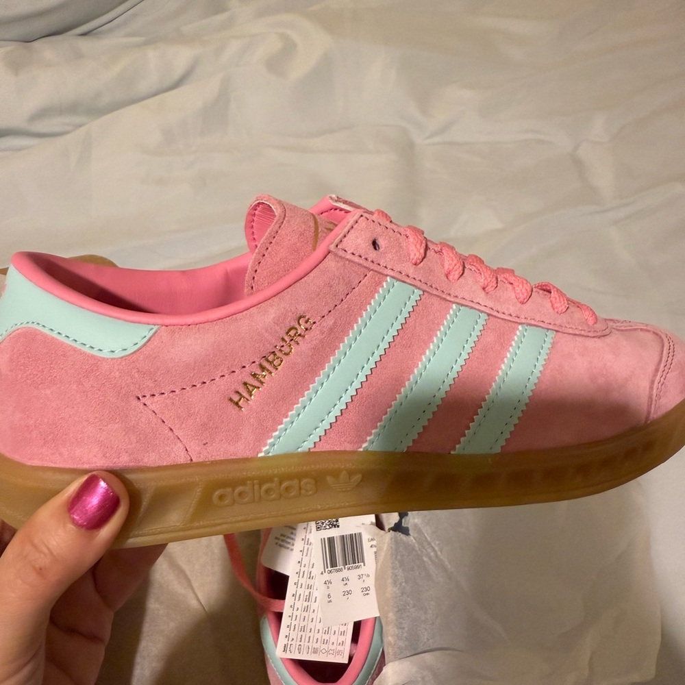 Adidas Pink Sneakers for Everyday Comfort - Picture 4 of 6